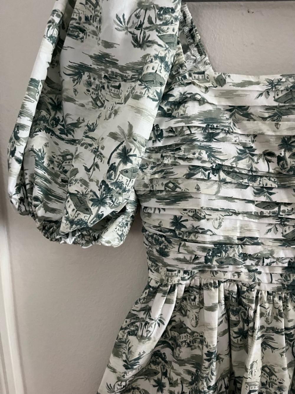 Abercrombie & Fitch Emerson Puff Sleeve Midi Dress with Green Toile Print - Picture 3 of 9